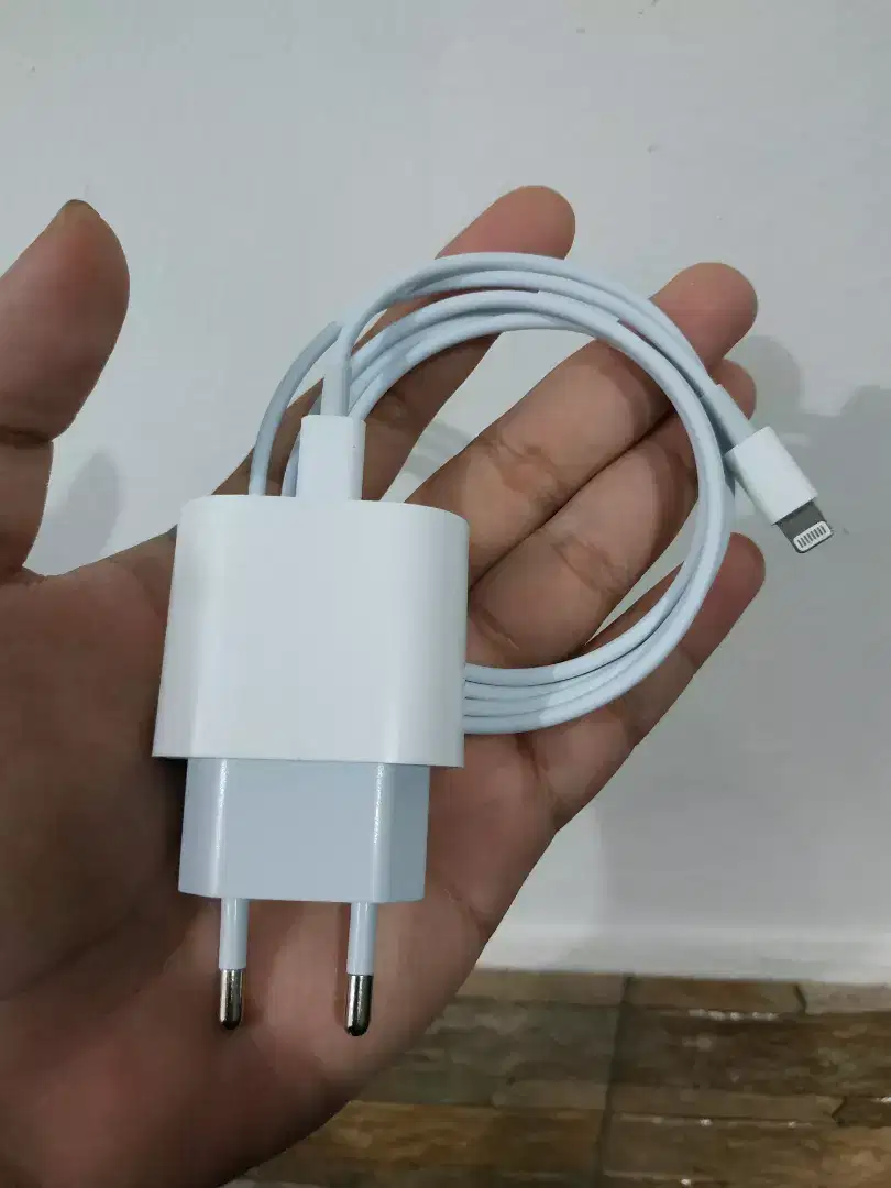 Charger iphone 12 pro max 20 watt