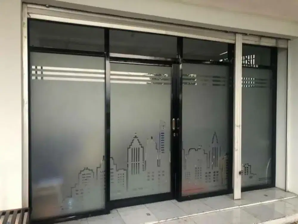 Praktis pasang stiker sanblas dan kaca film dikamar tidur