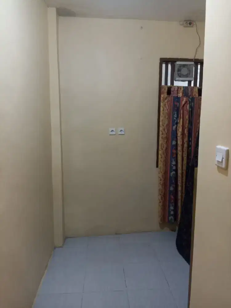 KOST KAMAR PETAK MAMPANG PRAPATAN