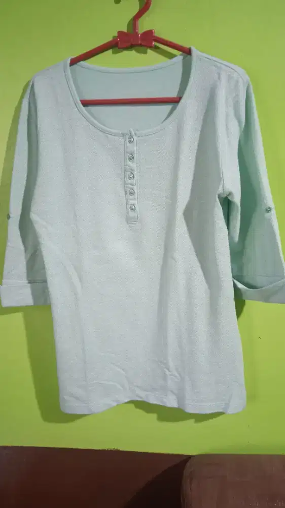 Kaos wanita bahan tebal size M