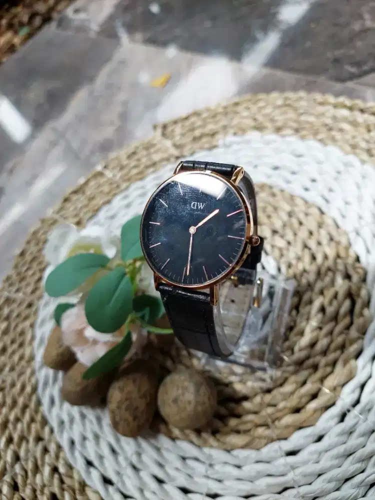 Jam tangan Dw hitam