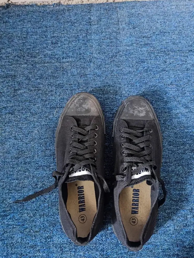 Sepatu Warrior full black new