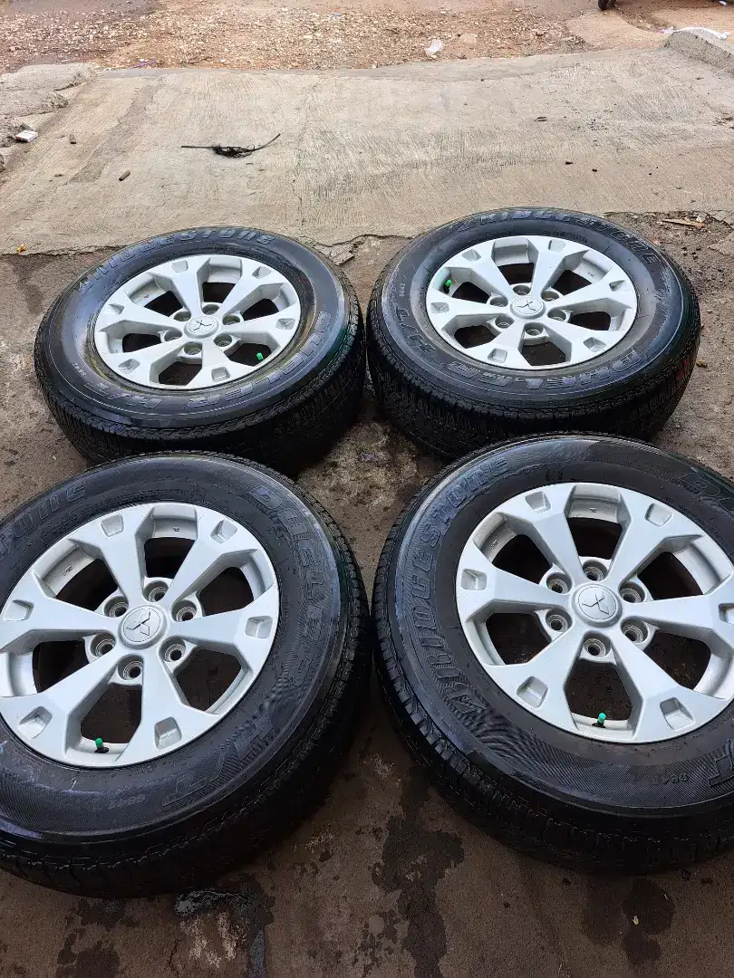 Velg dan ban r17 mitsubishi pajero