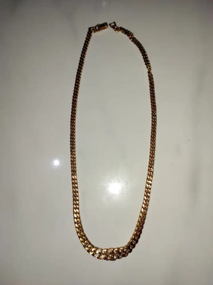 Kalung Perhiasan Batu Berlian