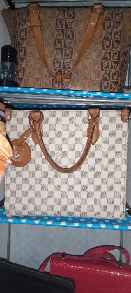 Tas lv lengkap tali panjang dan udah enbos