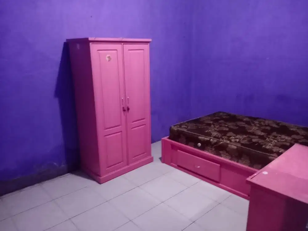 Kos puteri kamar mandi dlm, token setiap kamar