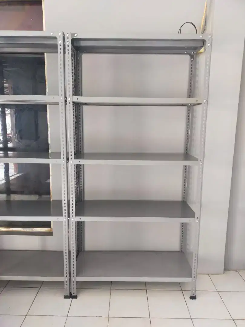 Rak besi perlengkapan kantor