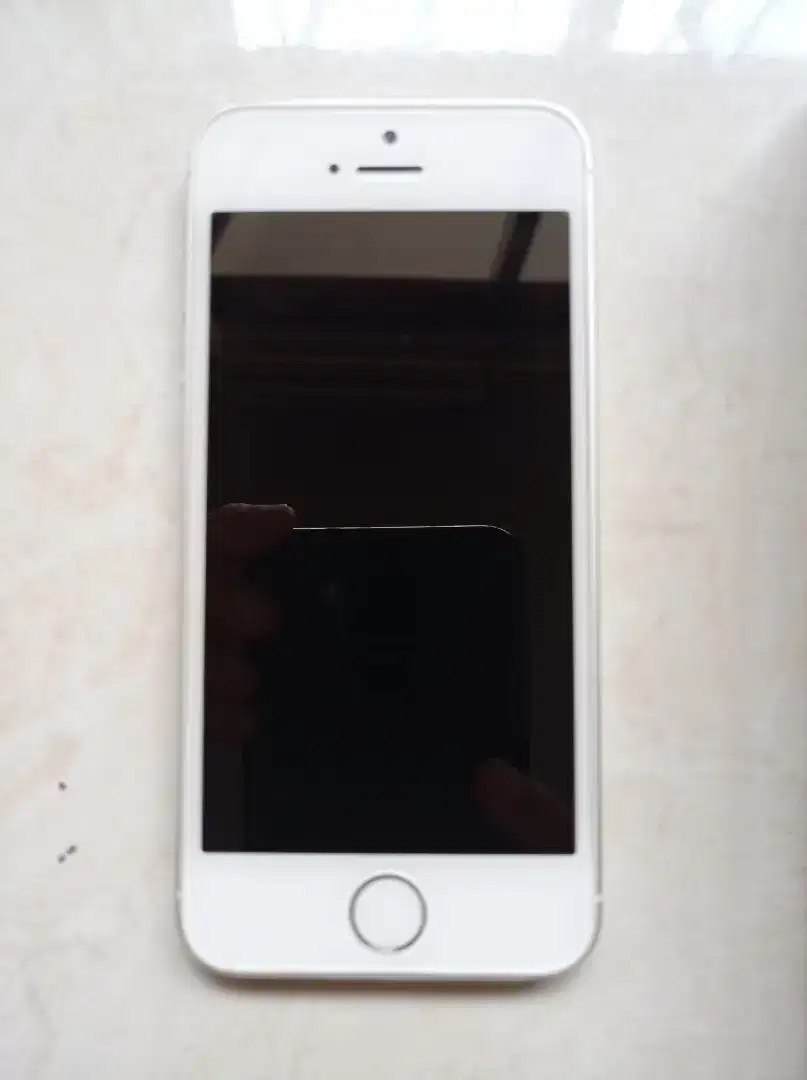 iPhone 5S Silver 16Gb, mulus, terawat, pembelian dari baru.