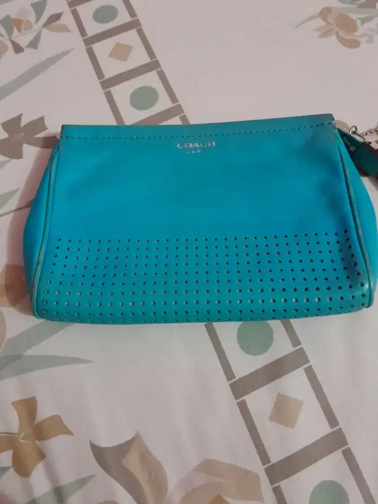 Dijual cepat tas dompet leather warna biru merek C