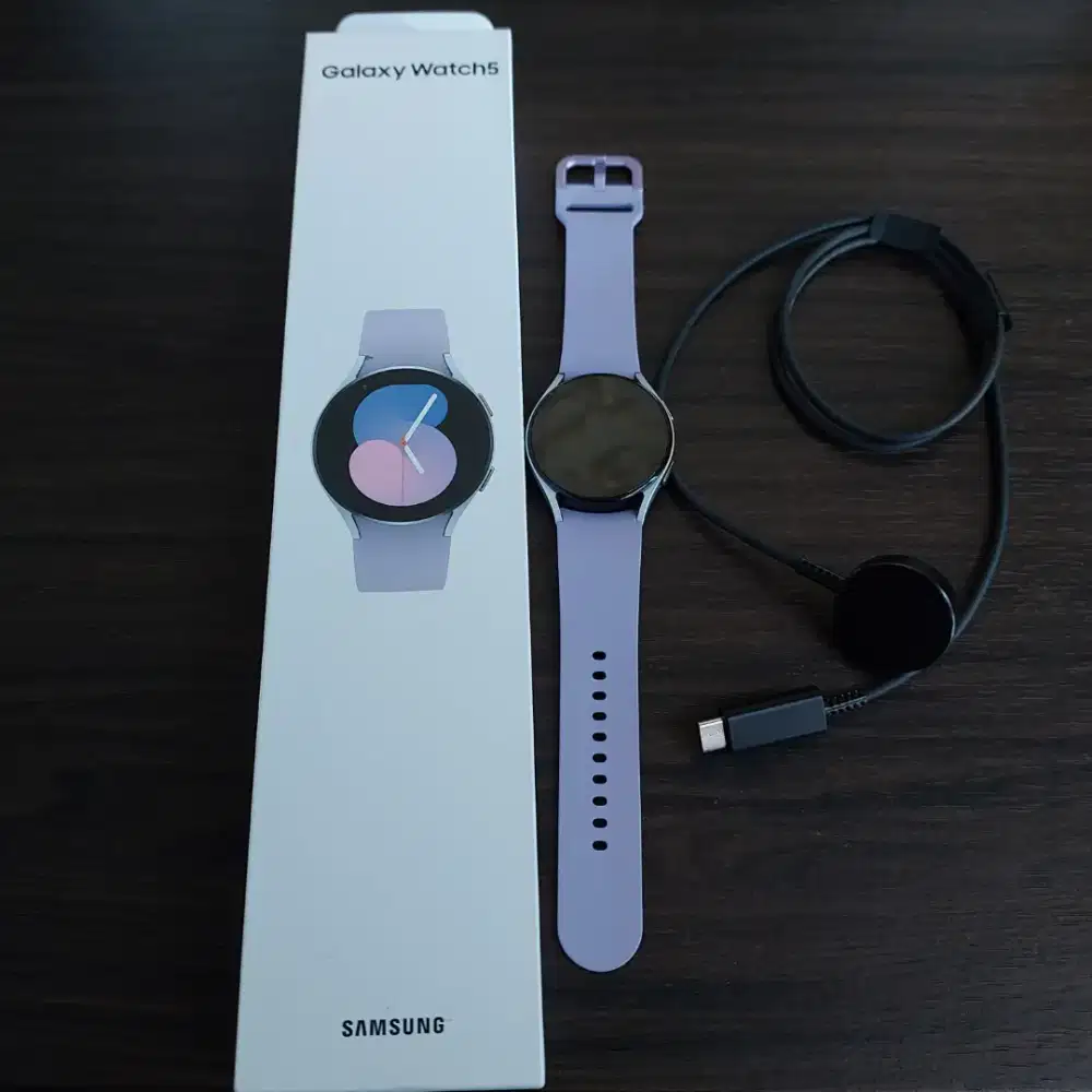 Dijual jam tangan galaxy watch 5 ungu