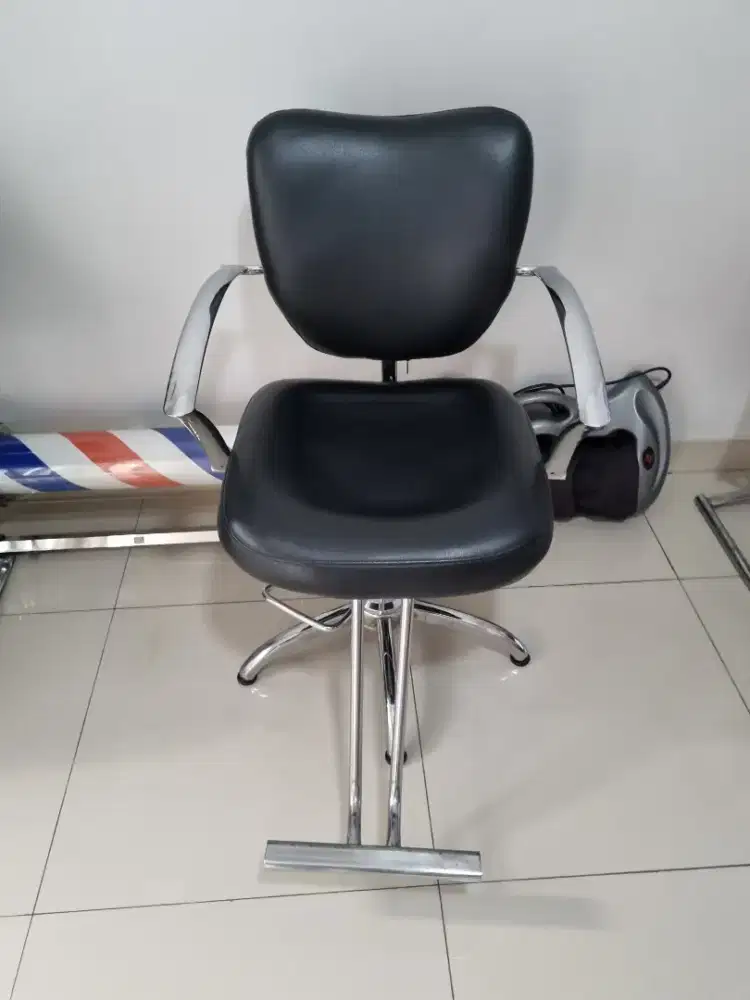 2 Kursi Barber Shop steinless chrom 3.8jt