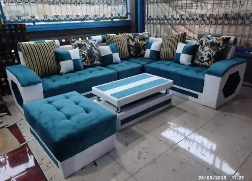 Sofa minimalis sudut dengan satu puk kotak