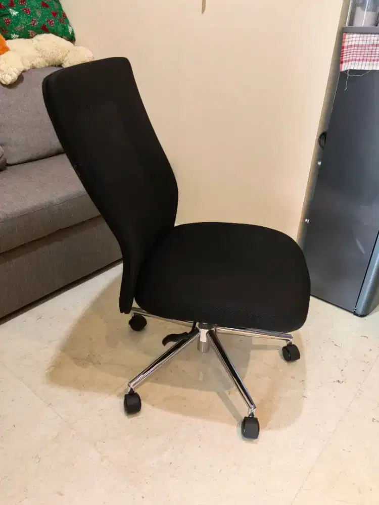 Kursi Kerja warna hitam