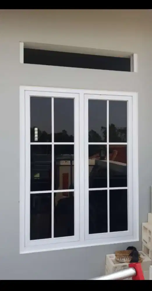 Kusen aluminium, jendela kaca riben ornamen