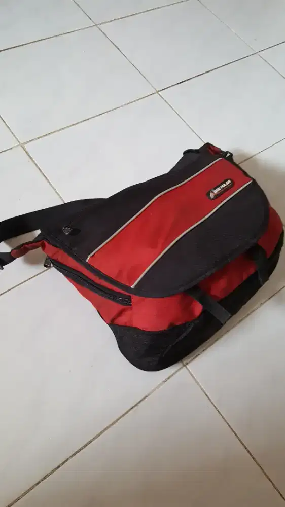 tas selempang one polar