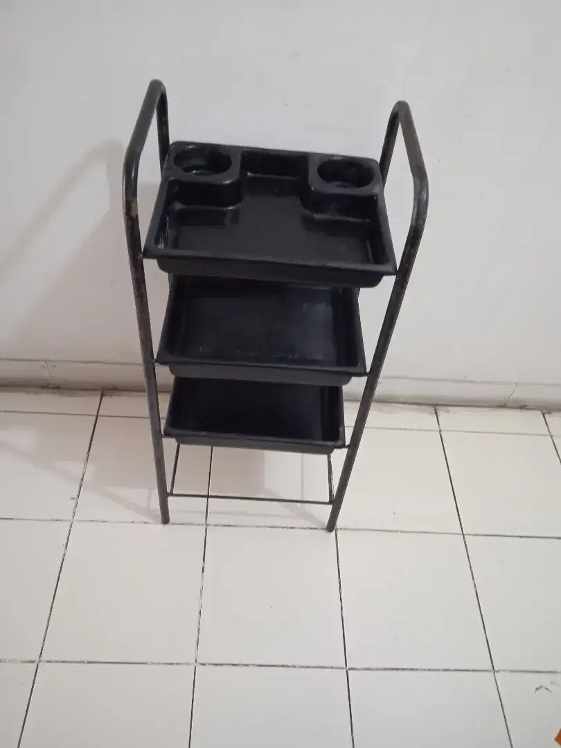 Rak susun salon Besi