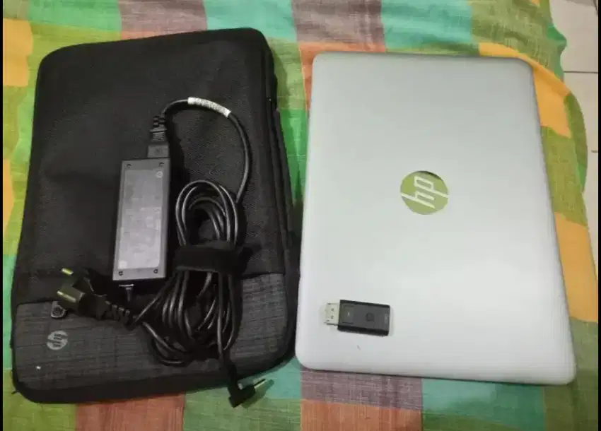 LAPTOP HP ELITEBOOK 820 G4 i5 Gen7 (RAM 8GB SSD 256GB) MULUS NORMAL