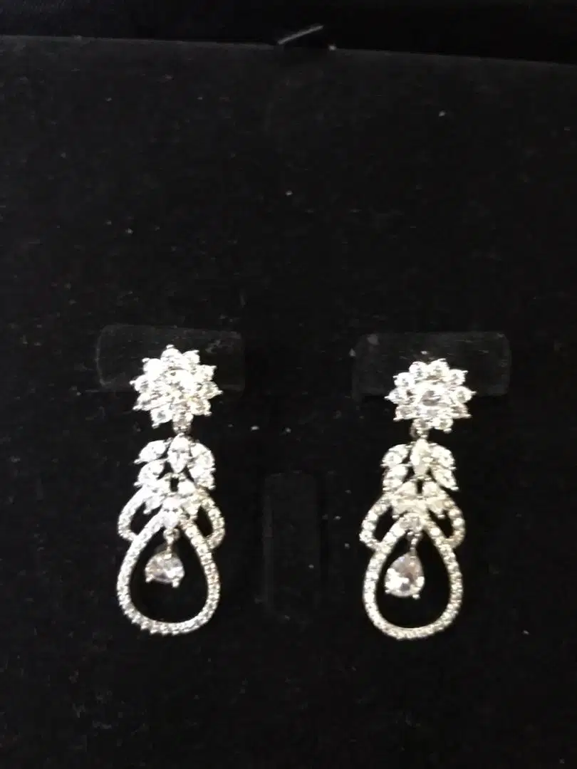 Anting gantung cocok untuk pest