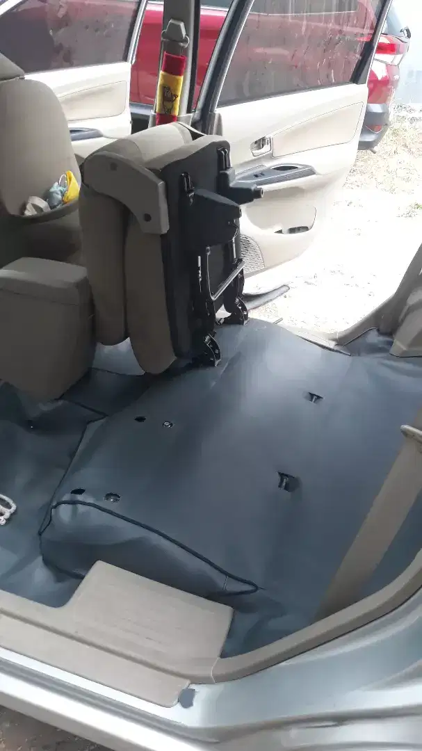 Karpet dasar mobil bahan sintetis anti air
