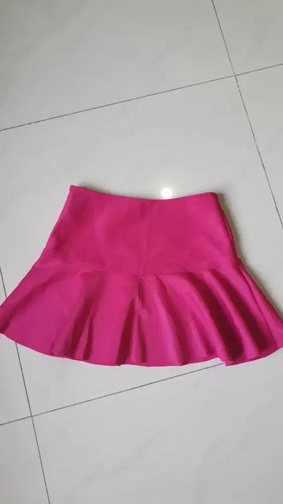 Rok size S M samping ada resliting.bisa ditarek.strecing kainnya