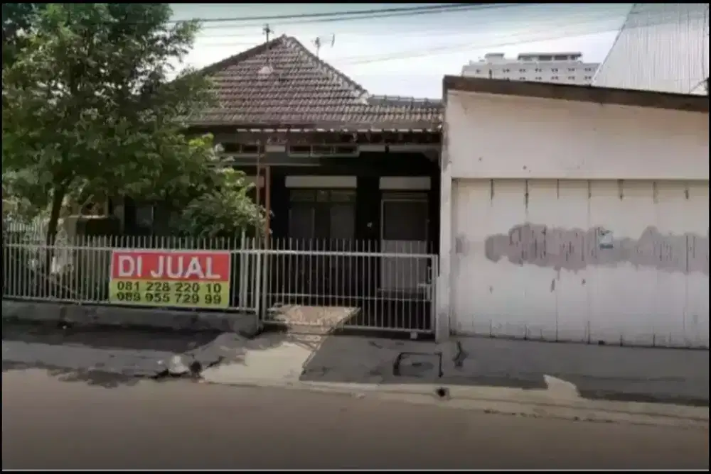 Jual rumah tengah kota lokasi strategis cocok untuk investasi