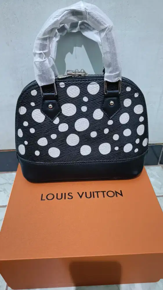Tas Louis Vuitton Hitam Polkadot