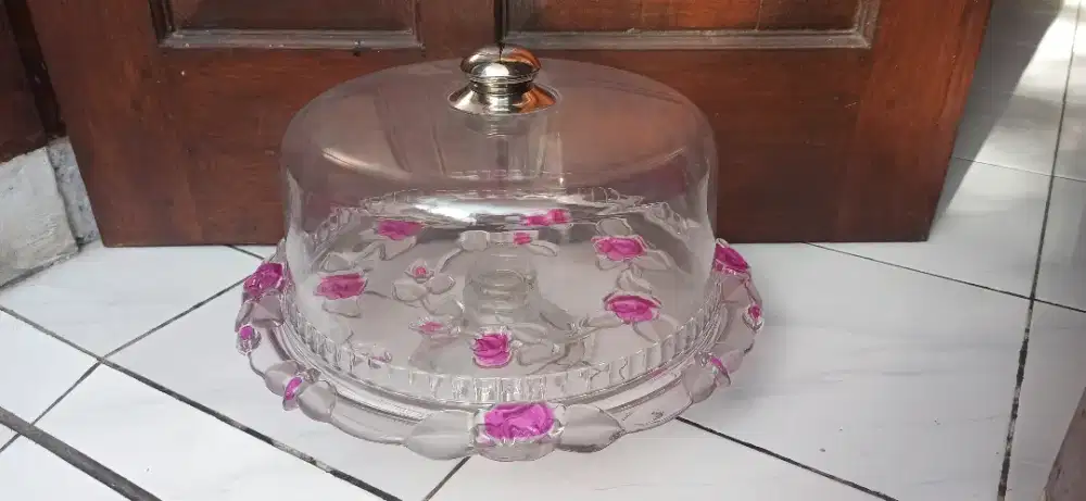 Tempat saji kristal istimewa