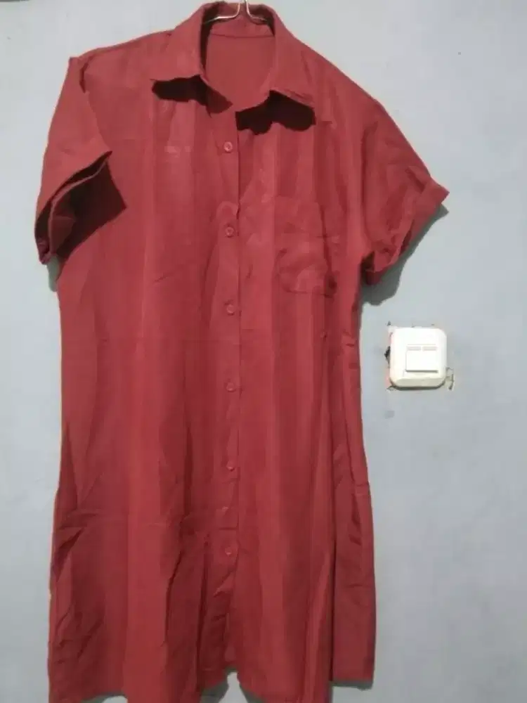 Kemeja merah UK besar