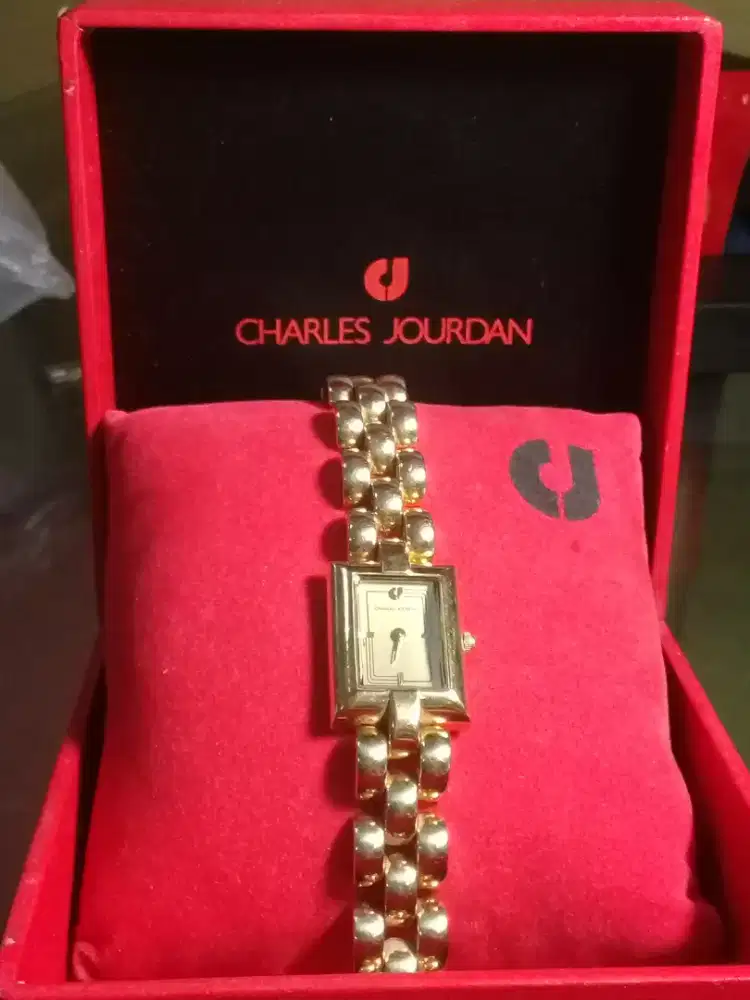 Jam tangan Quart cewek merk Charles Jourdan Swiss Made mulus banget