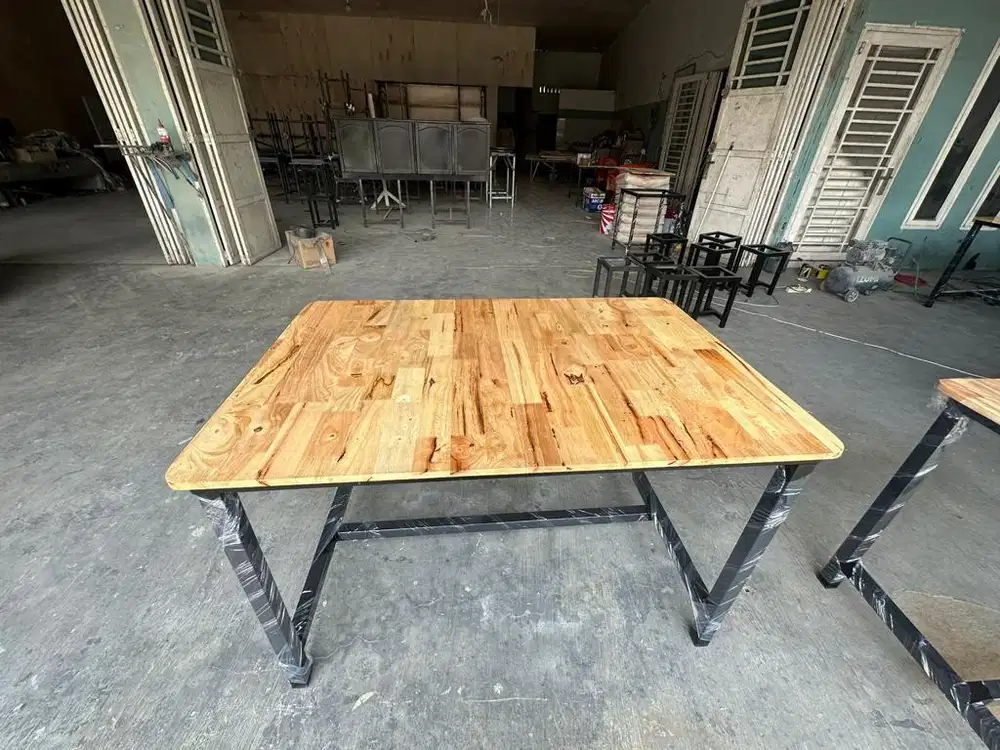 Meja cafe jati belanda rangka besi