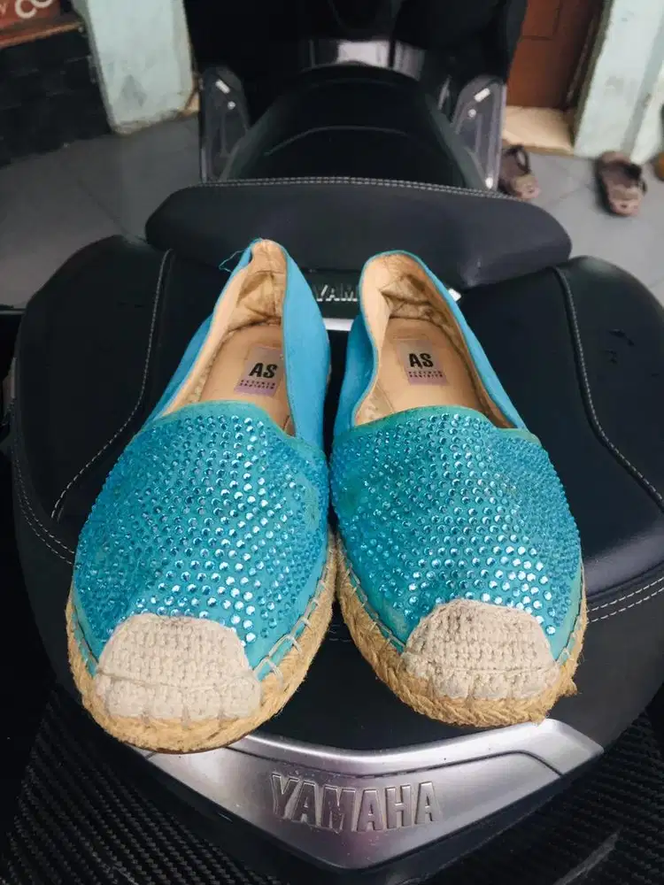 Sepatu flat kulit rajut