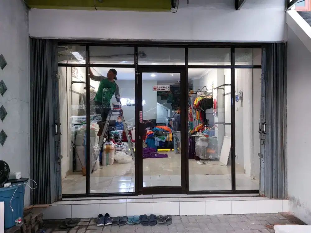 Pintu kaca lipat geser partisi toko ruko
