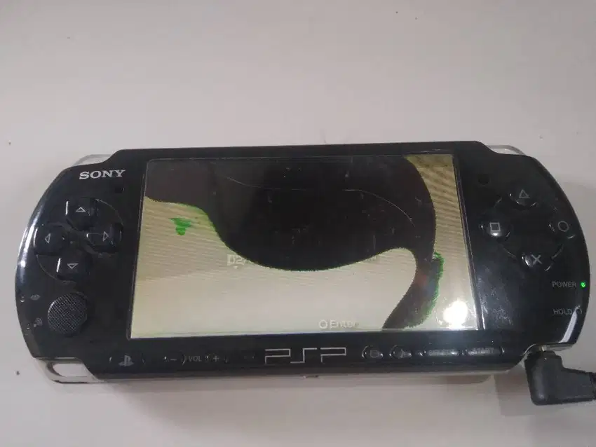 PSP Slim seri 3006 Mesin idup Nyala Mines LCD Rusak Perlu ganti