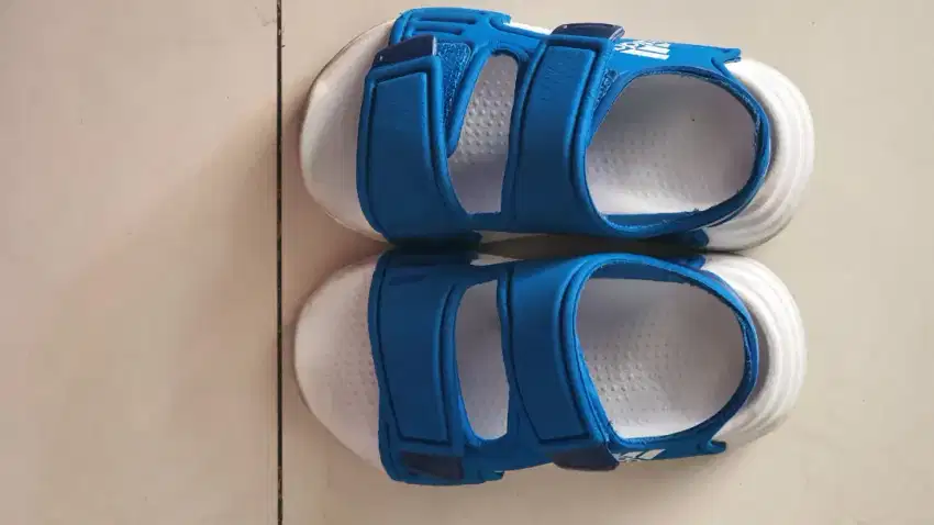 Sepatu sandal adidas TD