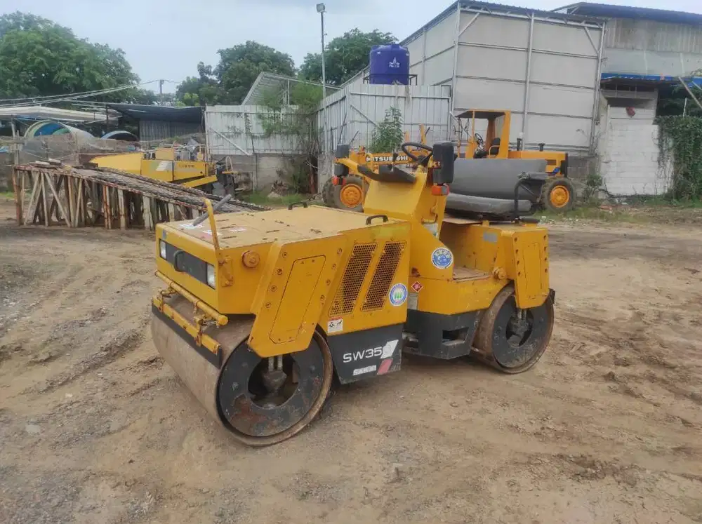 Tandem Roller Sakai SW350 Kapasitas 3 - 4 Ton Ex Japan