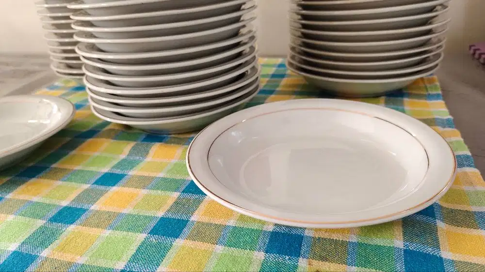 Piring Makan Porselin Putih & Gold Lining  (P-41) Set 6 Buah murah