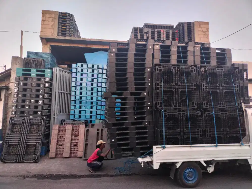 Pallet plastik segala jenis dan ukuran tersedia disini