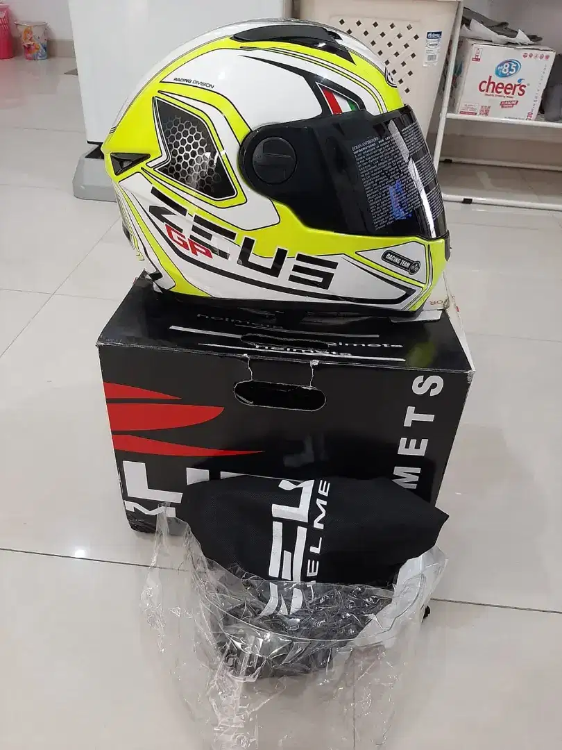 Helm Zeus 811 AL3 GP