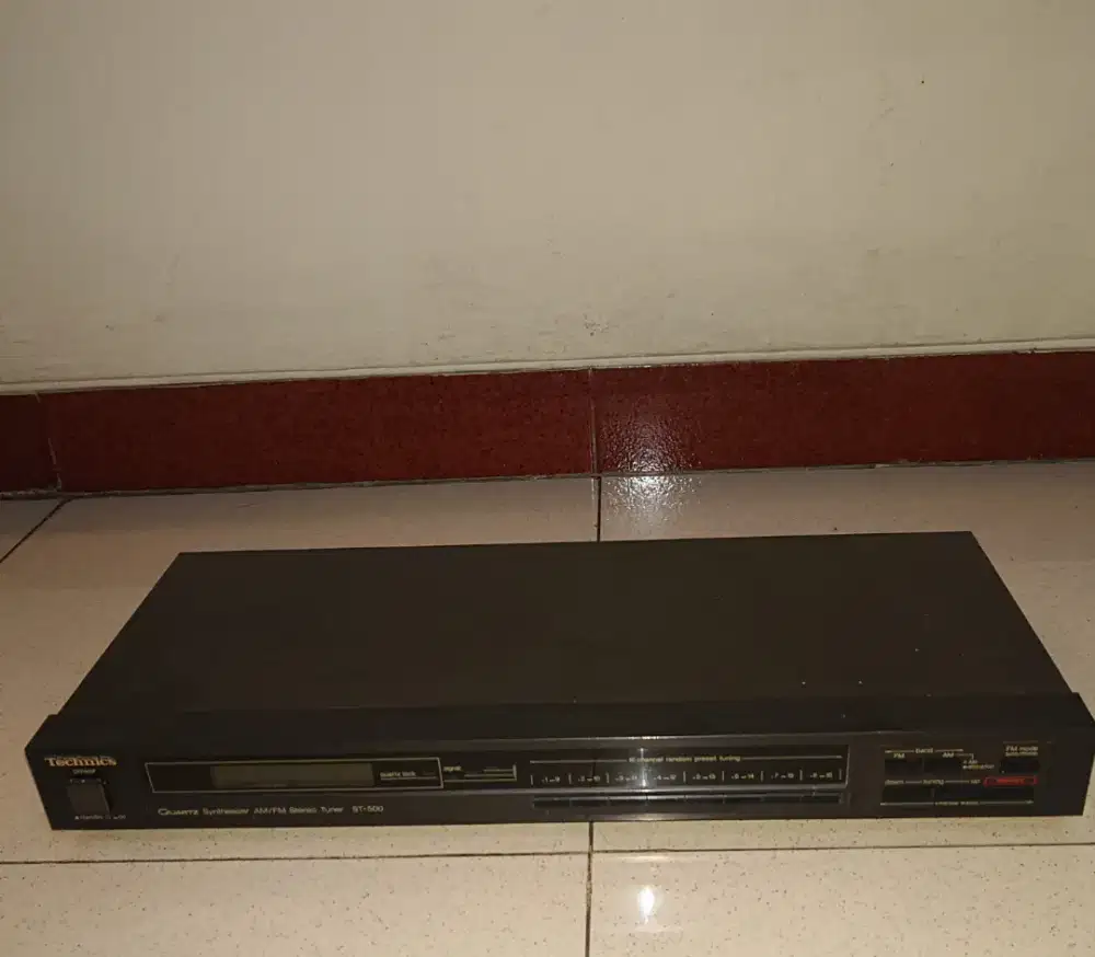 TUNER RADIO MERK TECHNICS QUARTS SYNTHESIER AM/FM STEREO ST-500 MULUS
