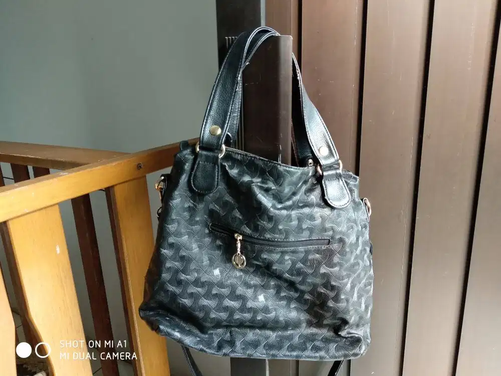 Tas Fladeo Hitam Ritsleting