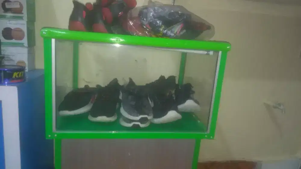 Sepatu shoes pria wanita merek merk sneakers KW dengan berbagai motif