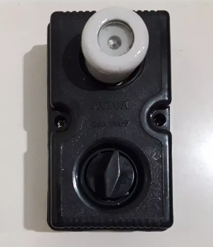 Box listrik  Aviva 25A/250V,jadul,antik