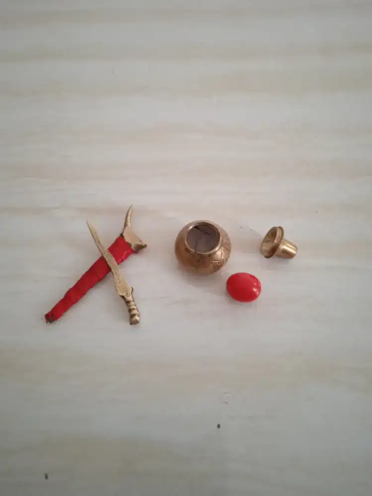 Md nyala di air, keris kecil antik