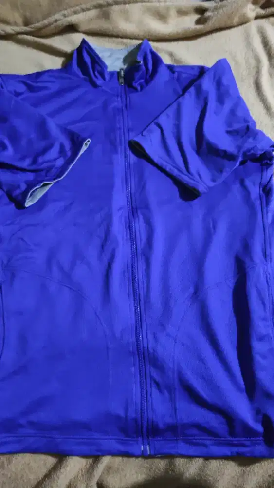 Tracktop Lengan Pendek Uniqlo Bolak Balik