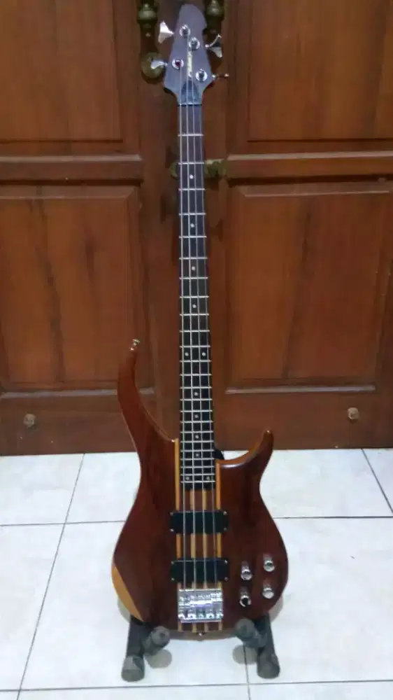 Bass •PEAVEY Grind Bass• (First Edition) & RUSSEL Amplifier