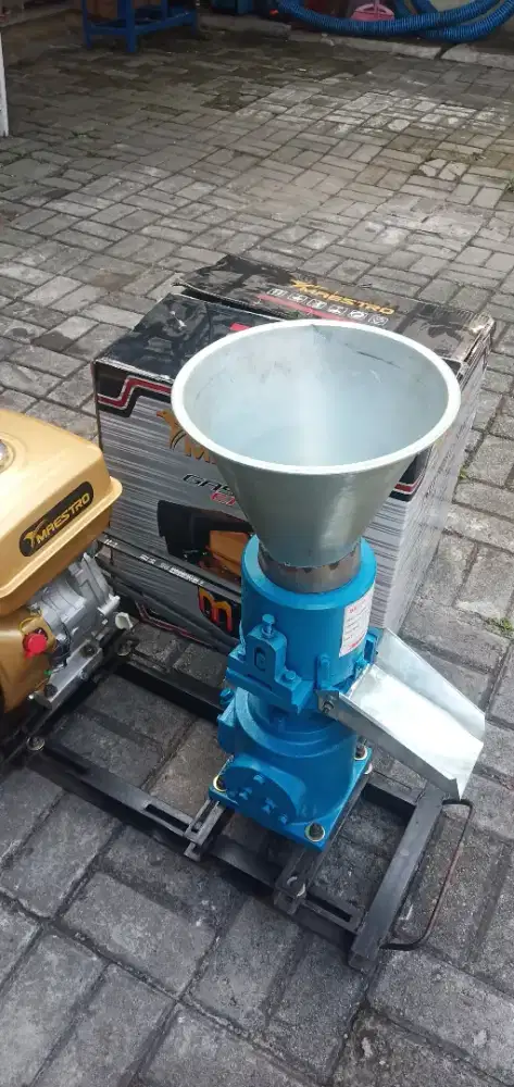 (RUMAH TEKNIK JOGJA)Mesin pencetak pelet pakan ternak pakai mesin 1set