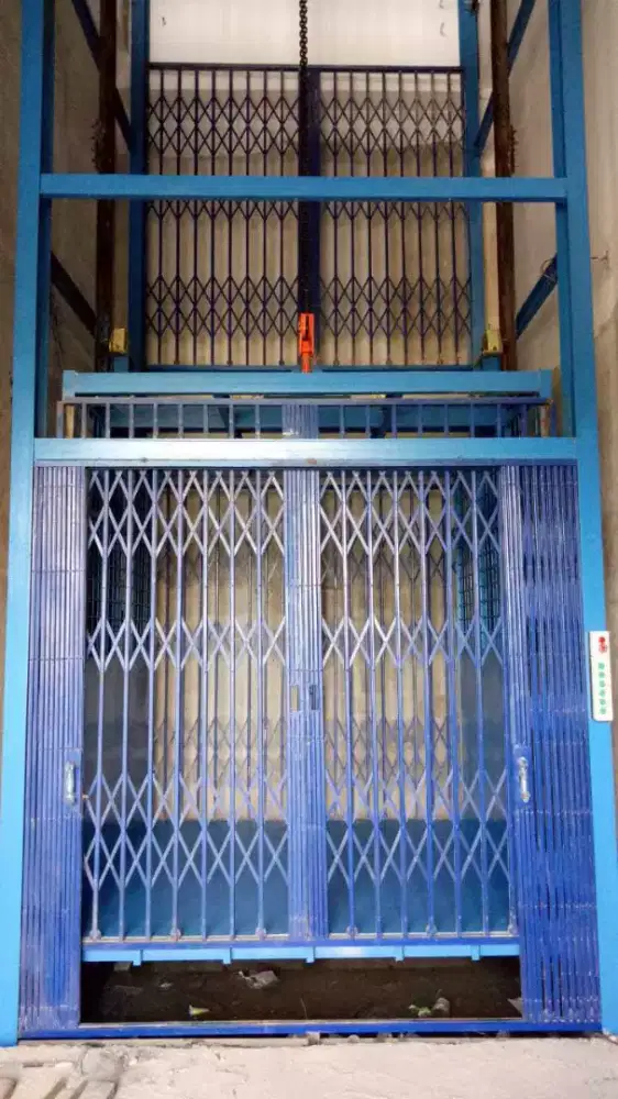Lift barang / lift cargo