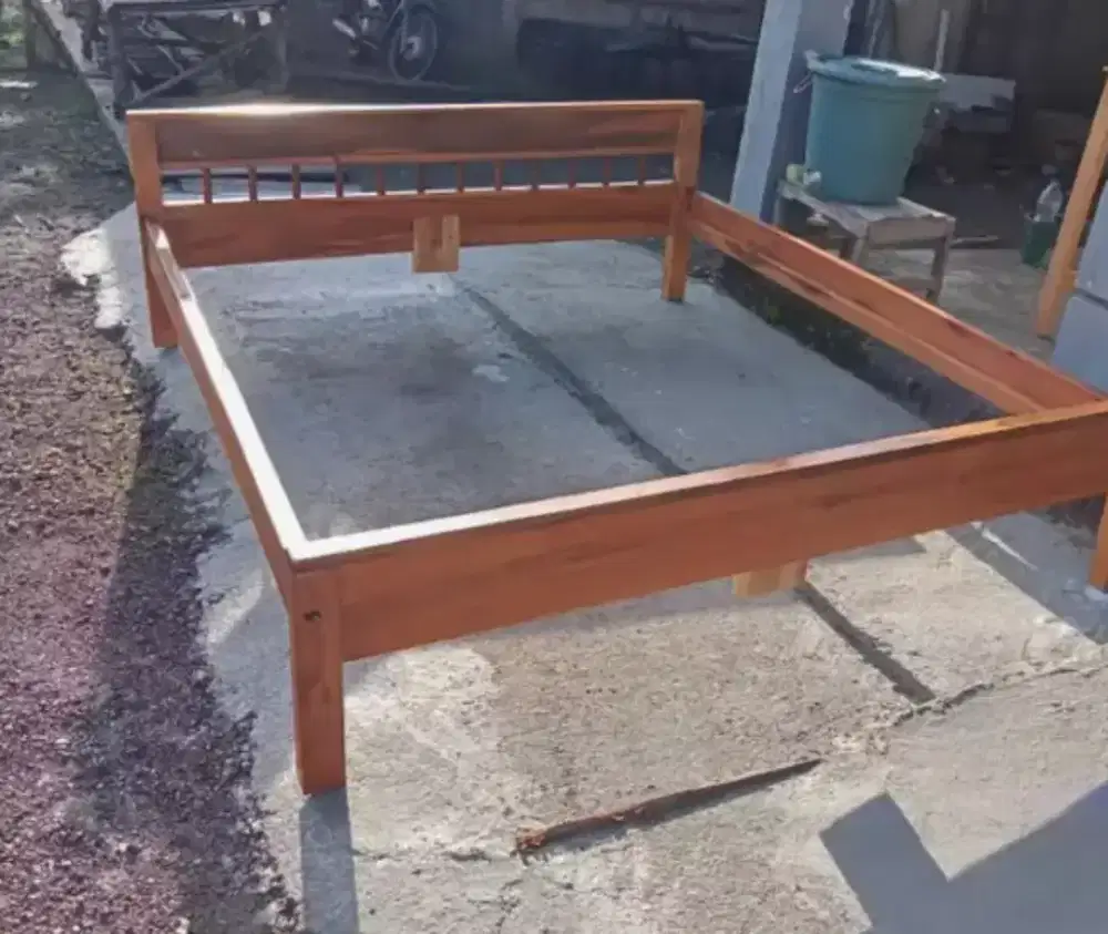 Almari bahan kayu meranti