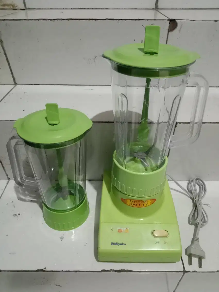 Blender Merk Miyako Tipe BL-100 HM (Hijau) dengan 2 Wadah (Plastik)