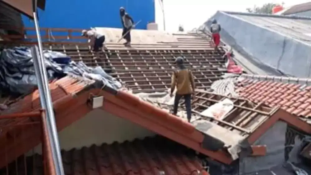 Bongkar pasang atap lama pasang atap baru